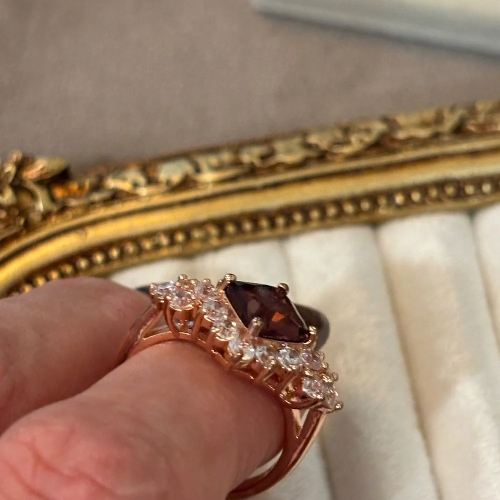 Elegant Purple Halo Ring with Clear Stone Accents and clover ๐ corners 6.5 NWOT - Picture 9 of 11